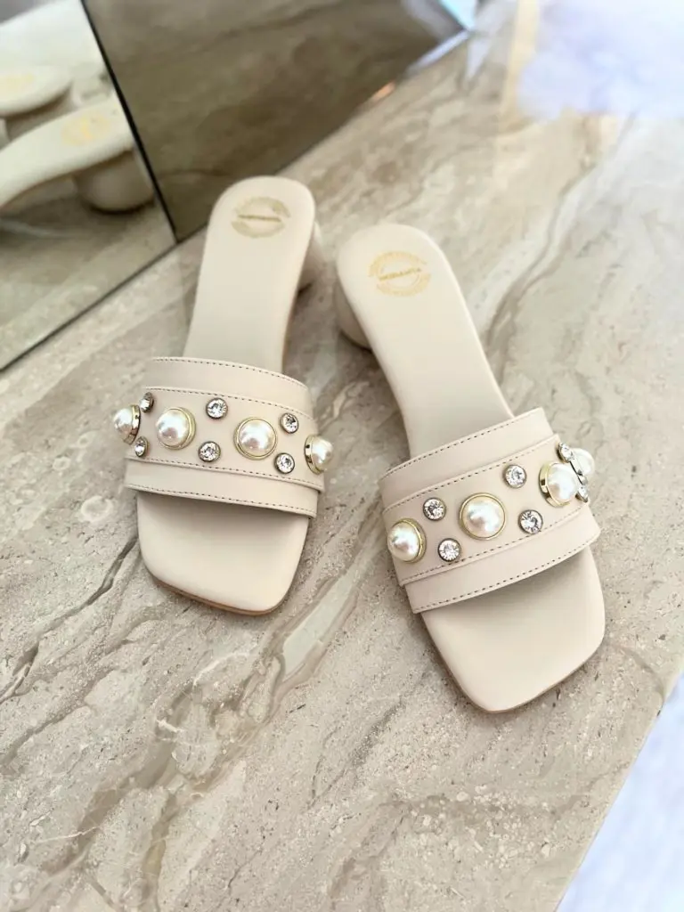 Cream Round Pearl Heels_Angular.webp